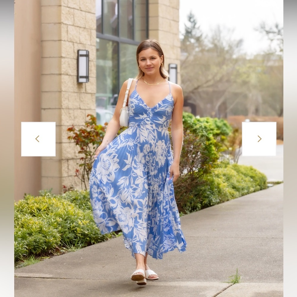 ASTR the label NWOT Blythe Floral Plisse Midi Dress